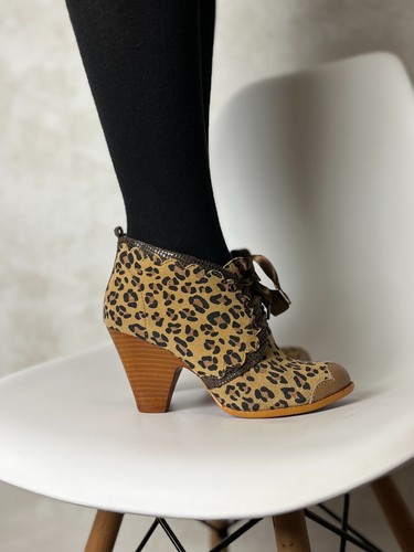 Poetic license suede - poetic, leopard