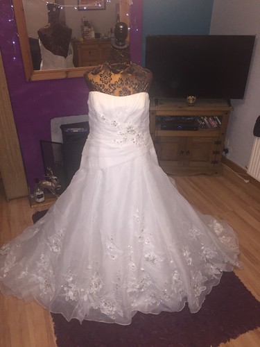 Benjamin roberts wedding dress - benjamin,