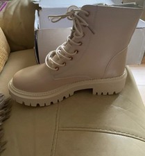Shien Woman’s Cream Boots Uk