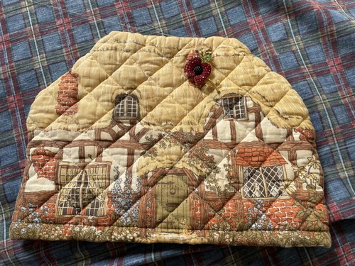 1970s english cottage padded - cottage,