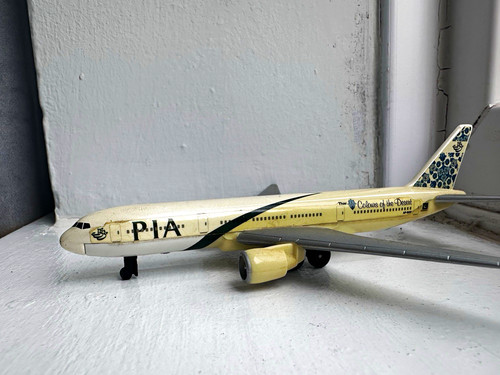 Pia colours the desert - colours,