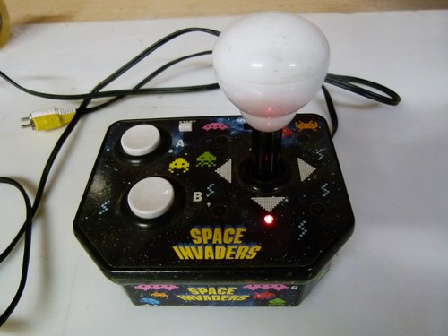 Space invaders plug play tv - space,