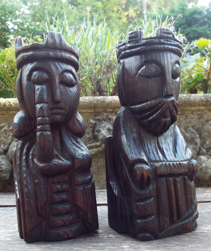 Large carved wooden king - large,