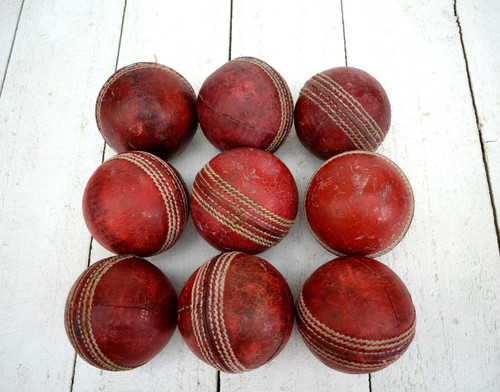 Vintage cricket balls red - , 9
