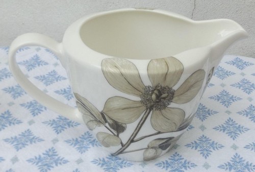Queens etchings and roses milk - queens,