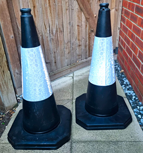 750mm black traffic cones - 2x,