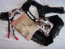 Presence Suspender Belt, 2 x