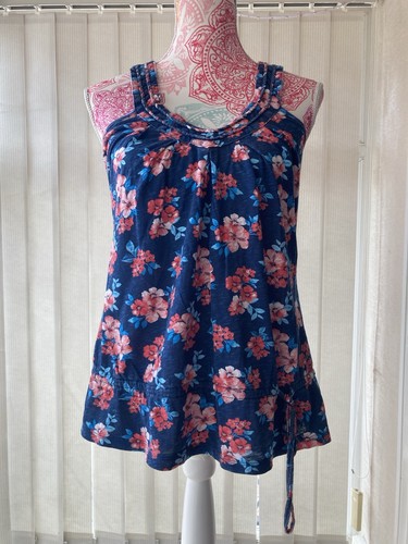 Pretty short sleeveless - pretty, top