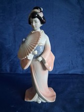Geisha Figurine Removable