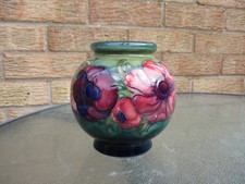 MOORCROFT  ANEMONE ON GREEN