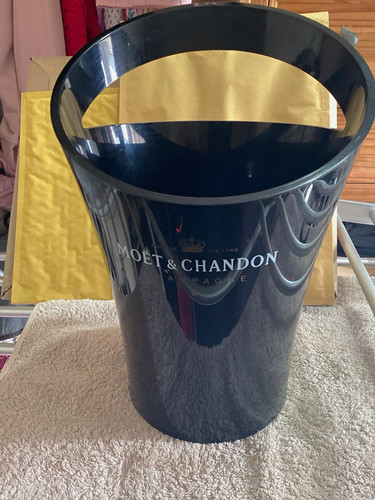 Moët chandon black plastic - &,
