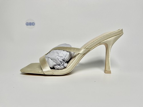 Public desire heeled toe post - public,