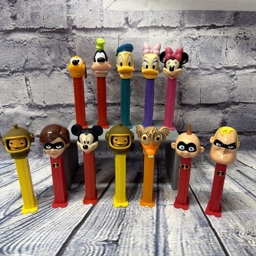 Lot pez dispensers - 12,