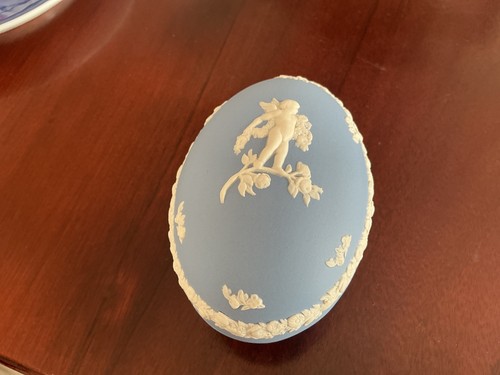 Vintage large wedgwood - large,, blue