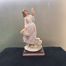 STATUA STATUETTA FIGURINE Ragazza with farfalla d'oro Capodimonte Belcari 1986