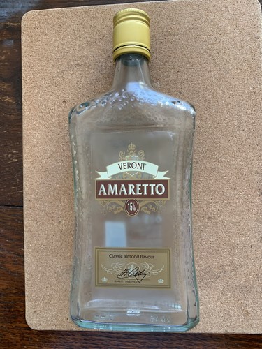 Veroni amaretto liquor - amaretto, bottle