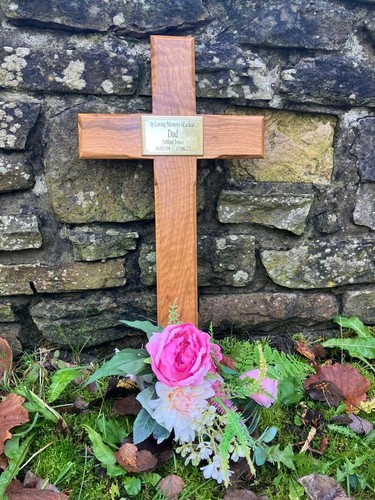 Oak wood memorial - wood, cross