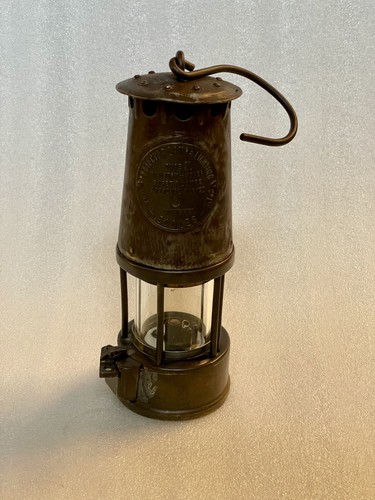Eccles protector lamp - 🌟,
