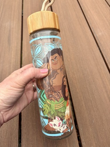 Disney store moana - glass, water