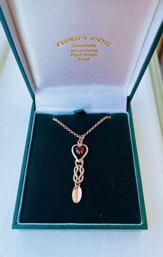 Vintage welsh carat - welsh,