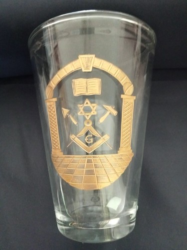 Wheel engraved masonic vase - engraved,