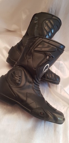 Black panther sports - black,