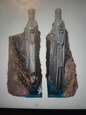 The Lord of the Rings - Gates of Argonath - 3D Bookends Hand Painted Brand New.