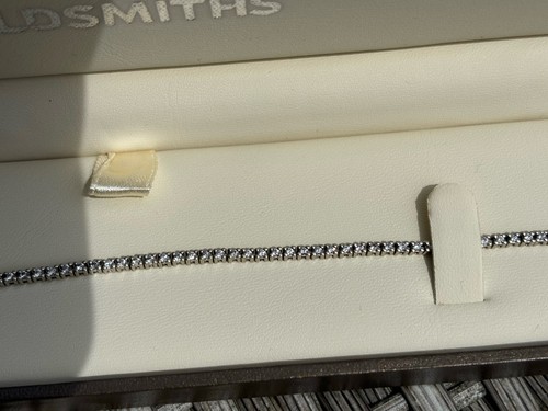 9ct white gold - gold, diamond