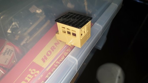 Hornby lineside hut for car - hornby,