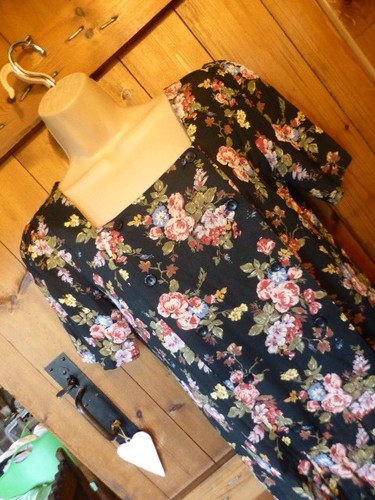 Vivien smith black floral drop - black,