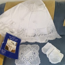 Victoria Lace Tablecloth 170cm