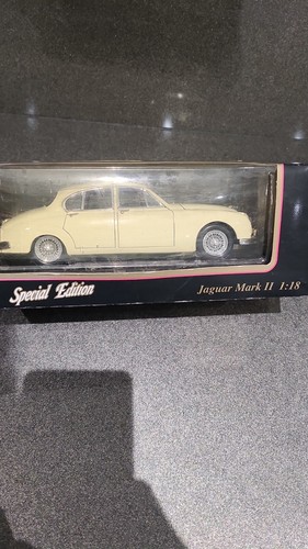 With box scale jaguar - box, 1/18