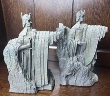 2 Lord of the Rings bookends "Argonath"-The statues Are of Isildur and Elendil
