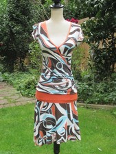 Swirly patterned short sleeved