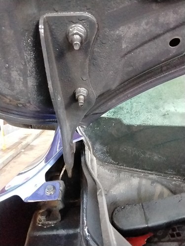 Bonnet hinge nissan - hinge,