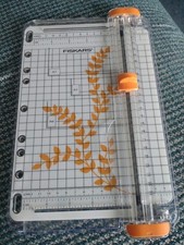 Fiskars Paper Trimmer: Surecut Plus 30cm/A4 Craft 