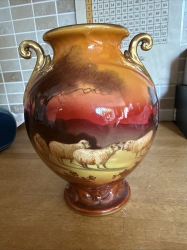 Royal doulton small vase sheep - royal,