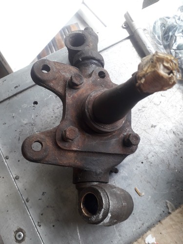 Mgb stub axle right side - axle,