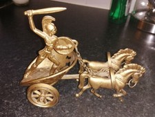 METAL CAST ROMAN CHARIOT & LEGIONNAIRE FIGURE & HORSES LOVELY CONDITION ORNAMENT