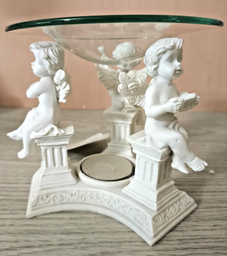 Three cherubs oil - three,