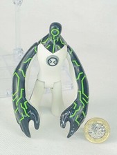 Action Figure BEN 10 Black Long Arm White shirt Alien