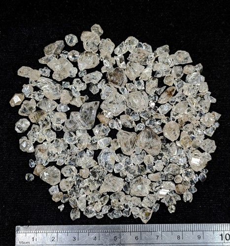 Small size petroleum - , quartz