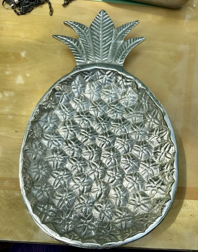 Silver pineapple serving - lg,