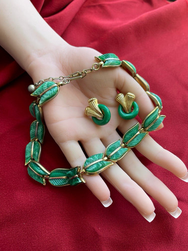 Vintage trifari signed green - trifari,