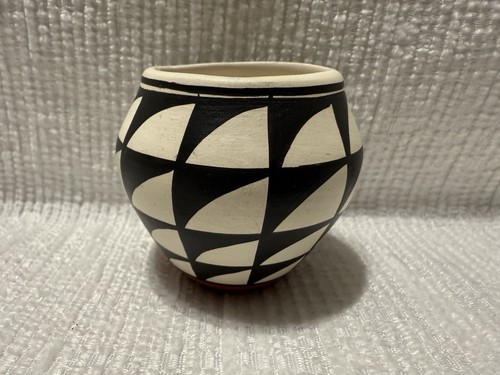 Navajo mary saxon - navajo-mary, saxon-white/black