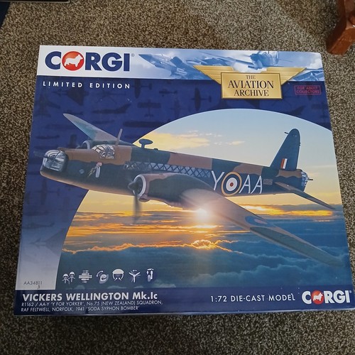 Corgi aa34811 vickers - corgi,