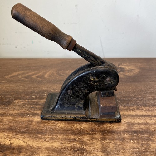 Vintage victorian cast iron - cast,