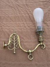 VICTORIAN BRASS GAS LAMP WITH BRAY UPRIGHT INCANDESCENT MANTLE BURNER & CHIMNEY