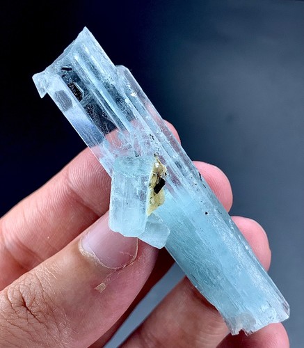 110 carat aquamarine crystal - aquamarine,