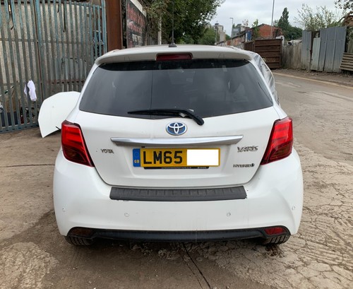 Toyota yaris hybrid 2014 - -,